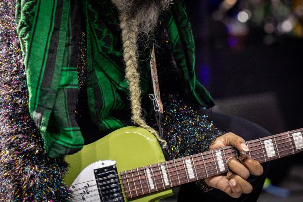 14 TVOTR color 34 resized to 1500x1000