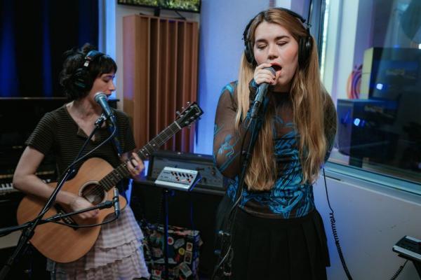 Daisy the Great studio shot 1